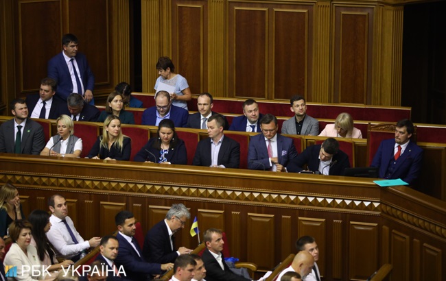 Дебют "Слуги народу": як партія Зеленського почала управляти країною