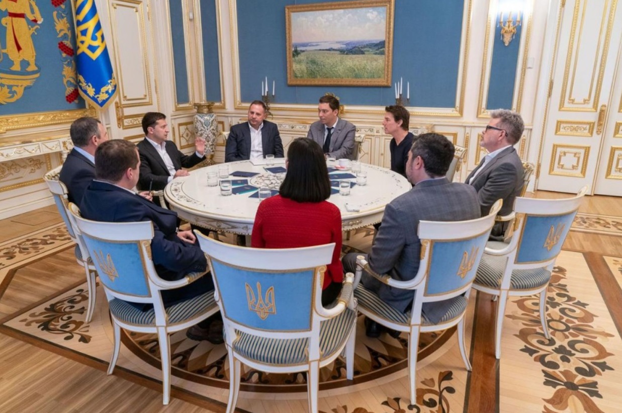 Зеленський доклав руку: названа причина візиту Тома Круза в Київ