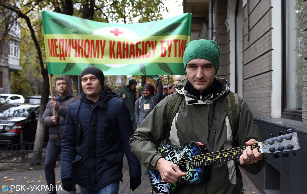 Легалайз или лоббизм. Зачем Кабмин занялся вопросом медицинского каннабиса