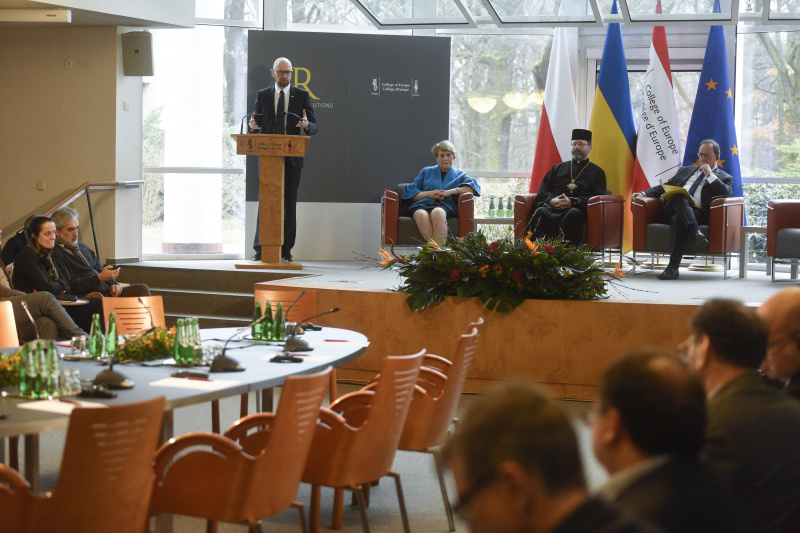 Яценюк: никому не дадим расколоть украинско-польское единство