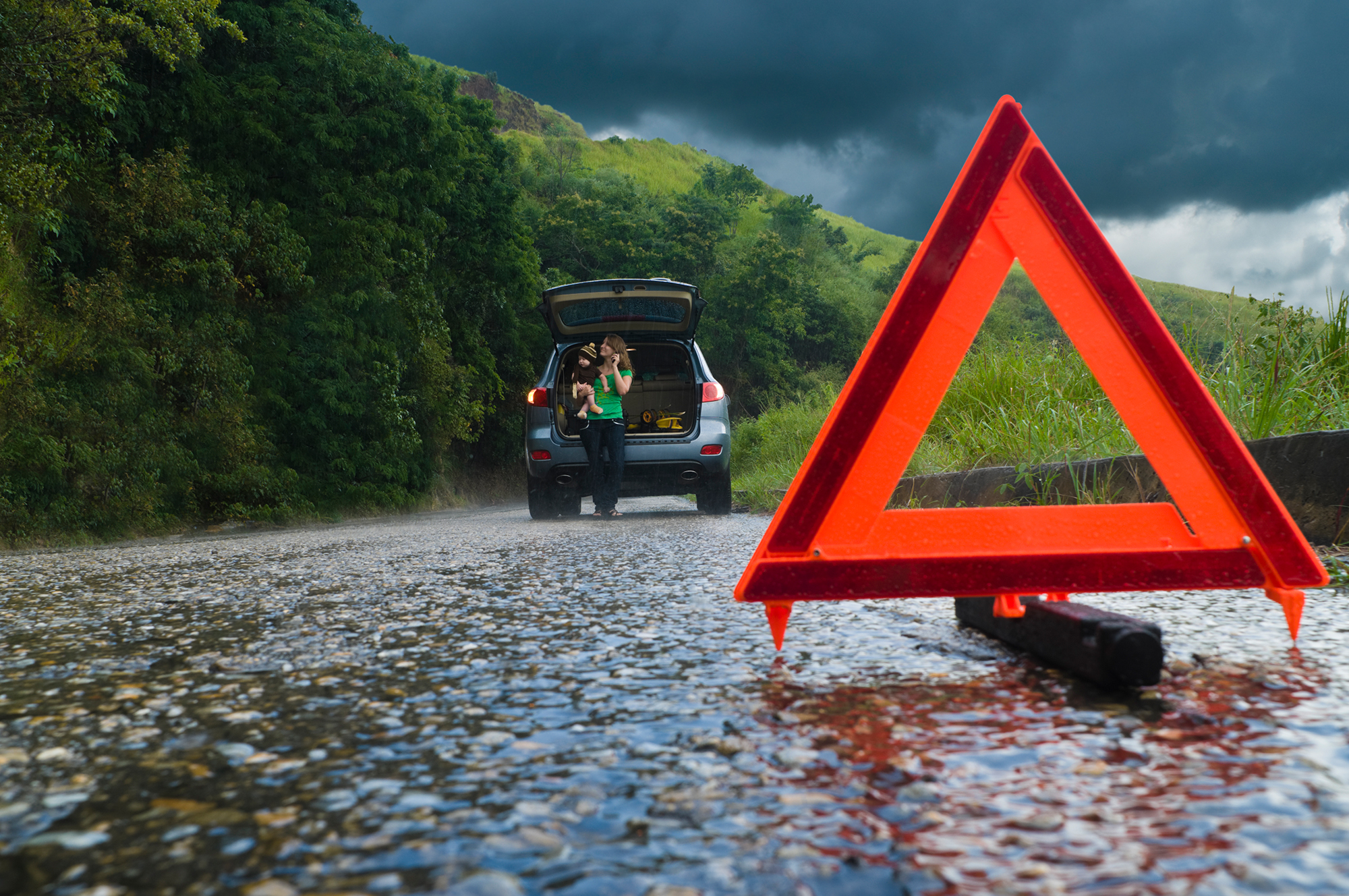 Навстречу стихии: в чем опасность сильного ветра для авто