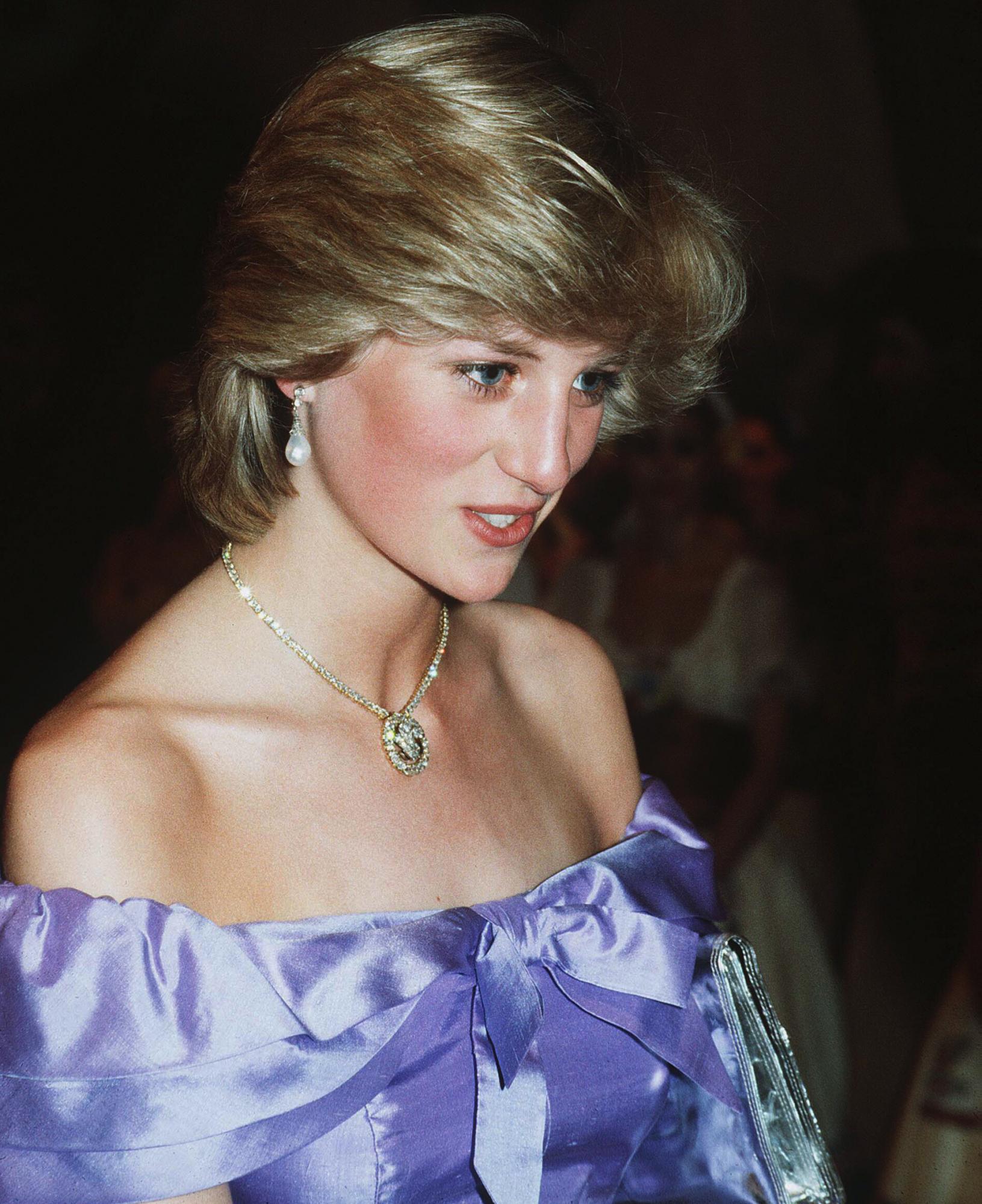 Very Peri - головний колір 2022 року: кому пасує і як його носити