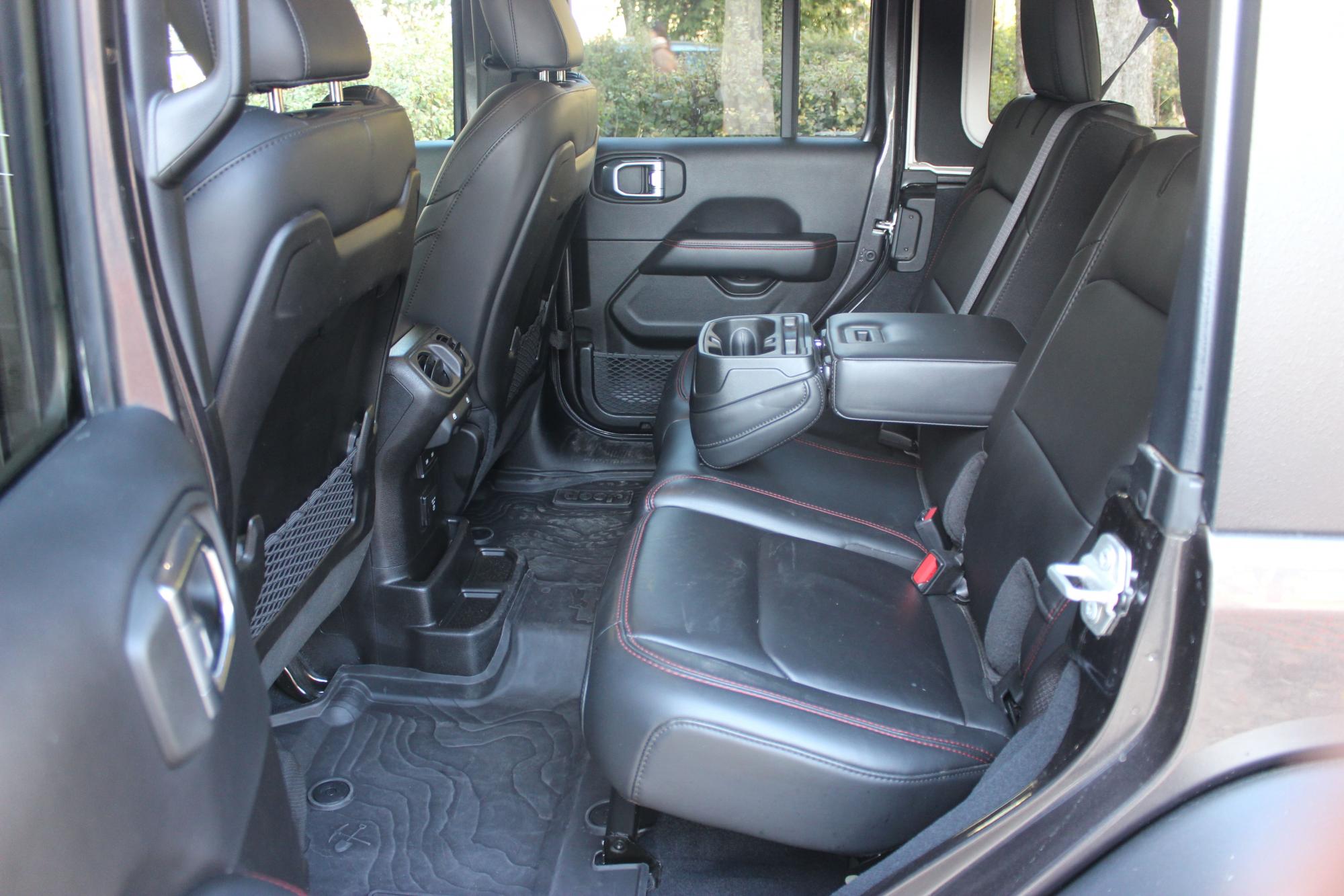 Тест-драйв Jeep Wrangler: переваги та недоліки рамного позашляховика