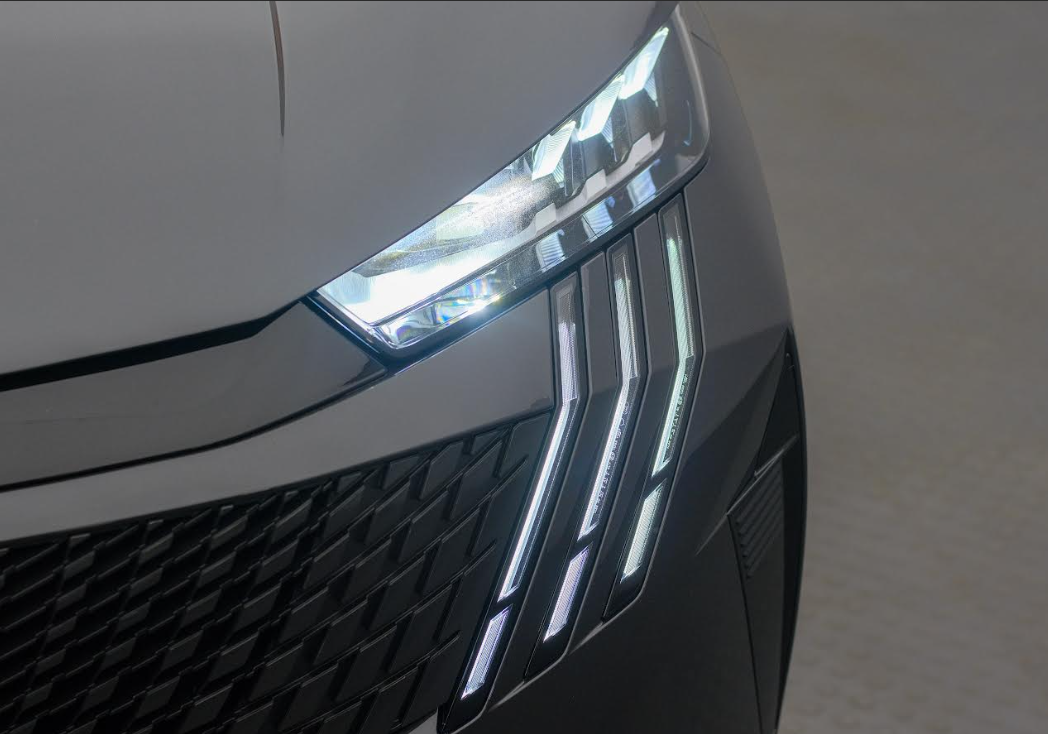 В Україну прибув новий кросовер Peugeot 3008: названі ціни та характеристики