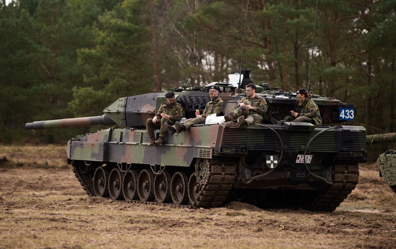    20 ,    4  Leopard 2
