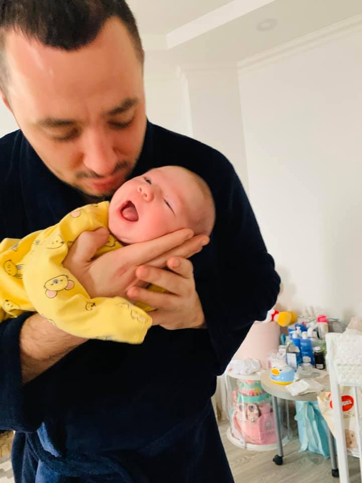 Молода мама Наталка Карпа вперше показала обличчя дочки (ексклюзивне фото)