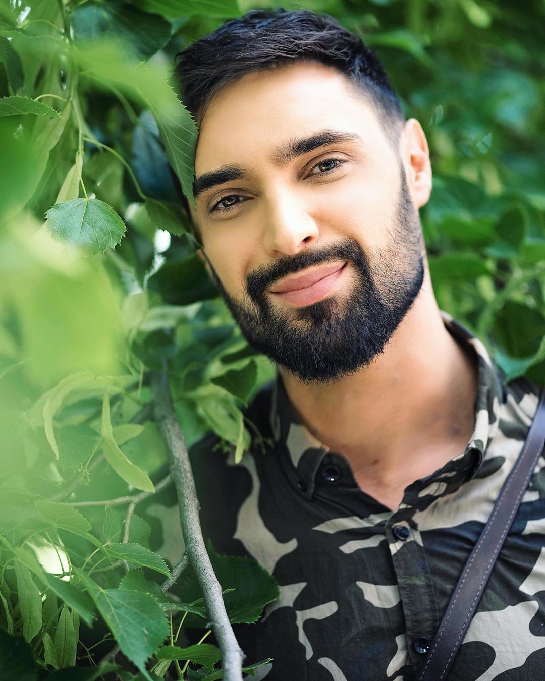 Ризатдинова, Тополя, Матвиенко и другие звезды вспомнили про особенные объятия в жизни