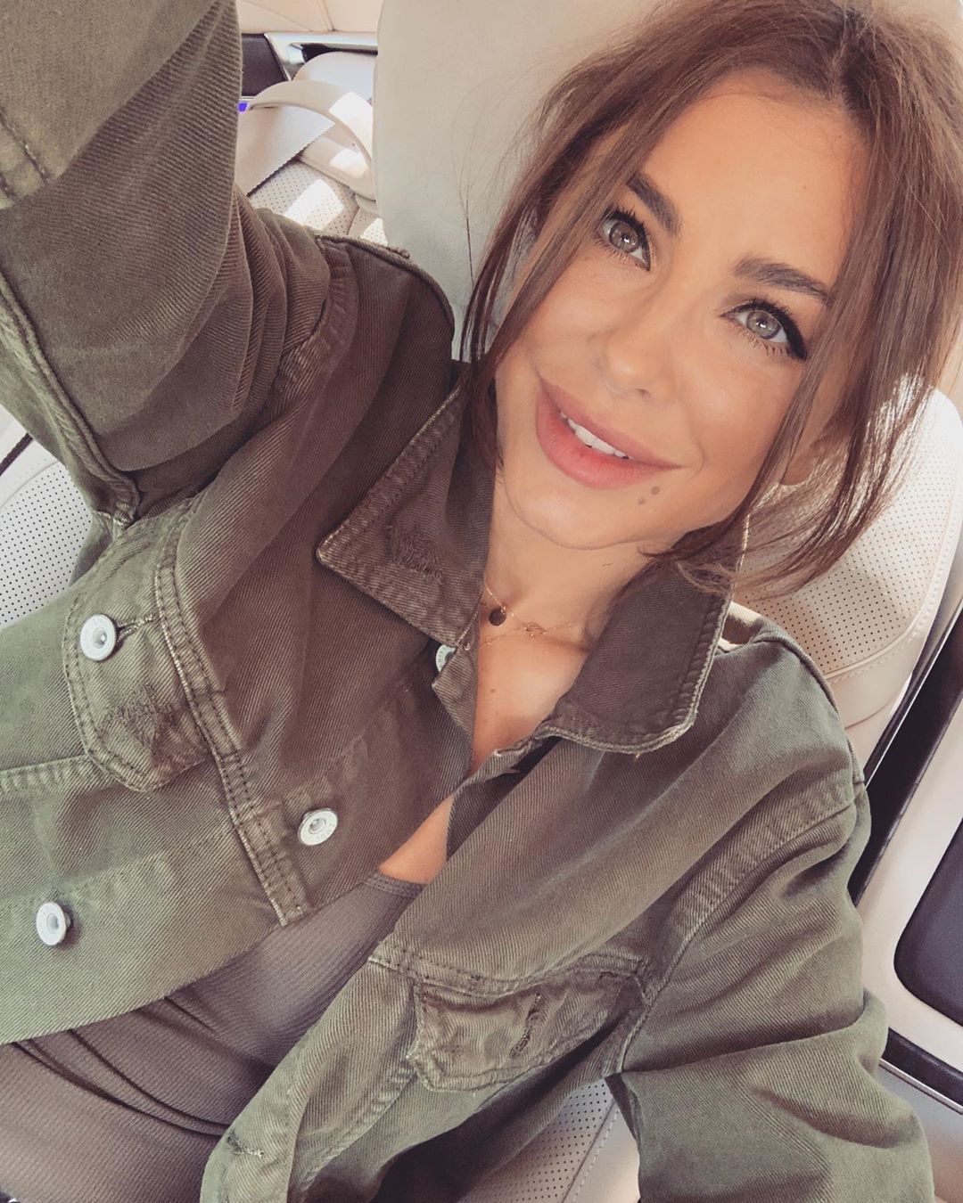 Справжня українська красуня: Ані Лорак зачарувала новим фото