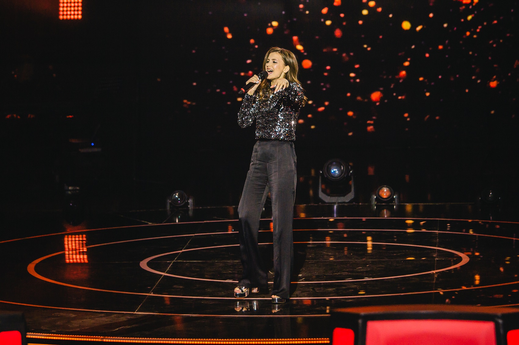 Голос країни-10: на сцене споют офицер ВСУ и жертва семейного насилия