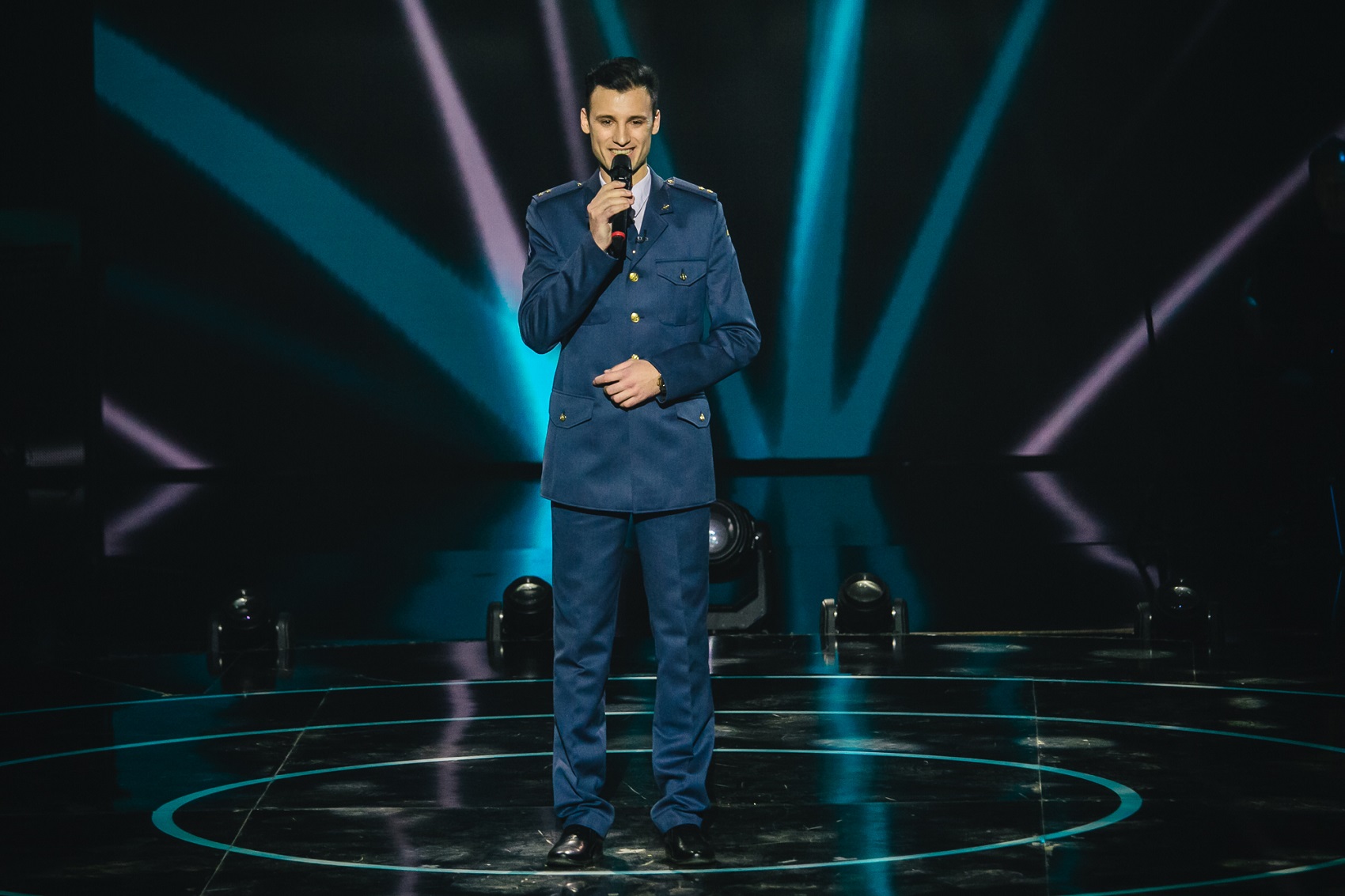 Голос країни-10: на сцене споют офицер ВСУ и жертва семейного насилия