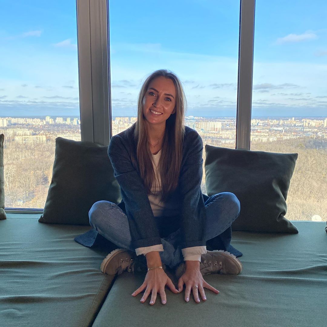 Ризатдинова, Тополя, Матвиенко и другие звезды вспомнили про особенные объятия в жизни