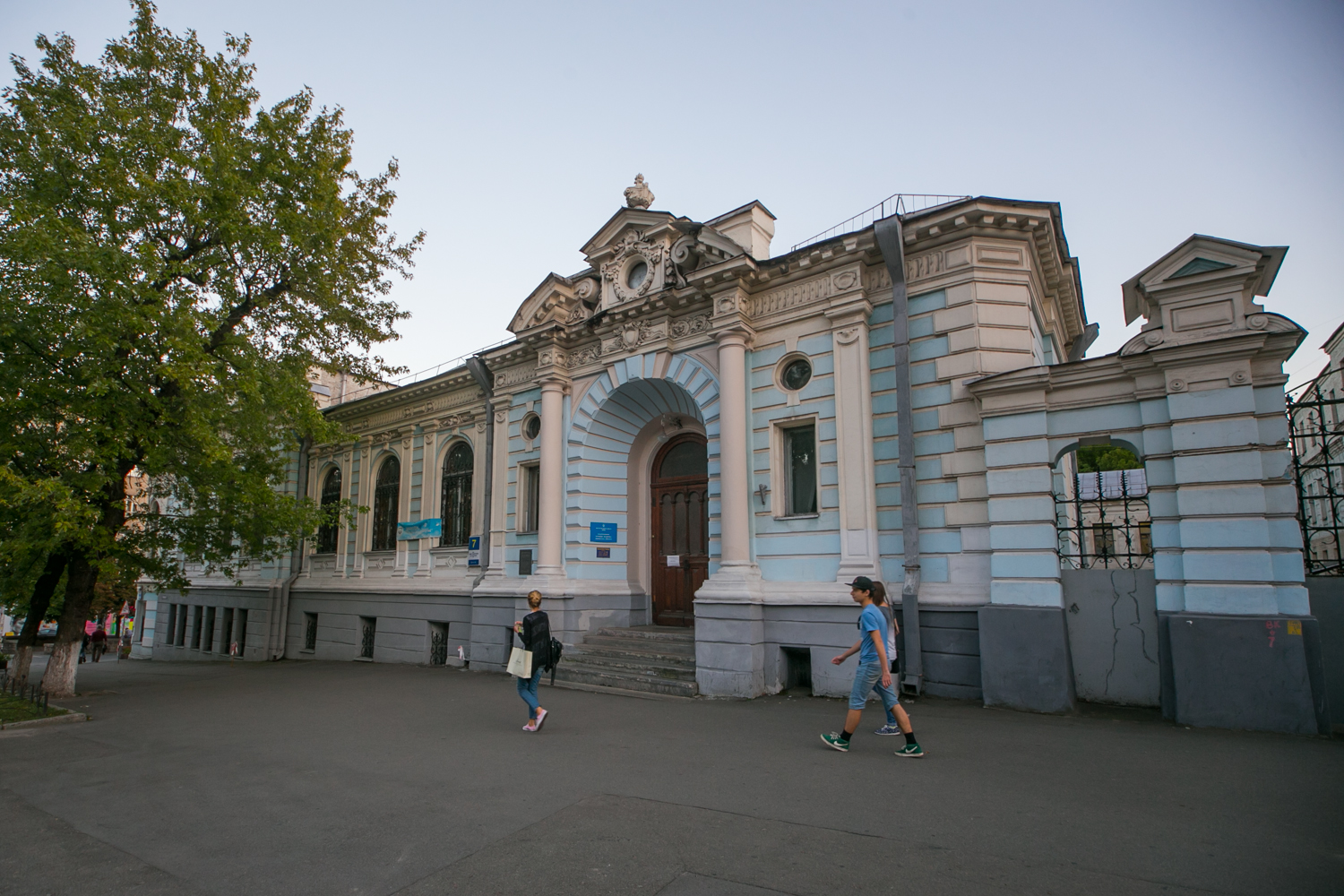 Сам себе экскурсовод: прогулка по улице и площади Льва Толстого в Киеве -  Кацуба - пешеход - подросток | РБК Украина