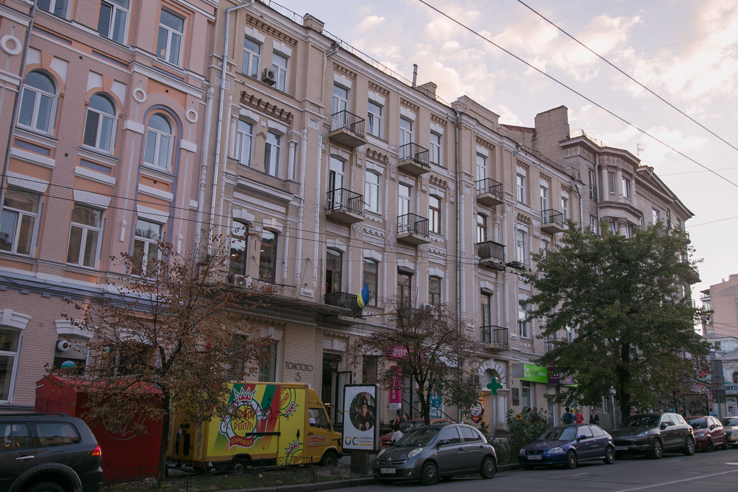 Сам себе экскурсовод: прогулка по улице и площади Льва Толстого в Киеве -  Кацуба - пешеход - подросток | РБК Украина