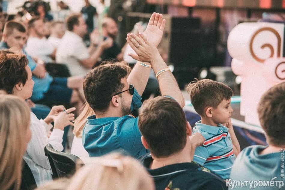 Зеленский впервые вышел в свет с сыном: появились новые фото с "Лиги смеха"