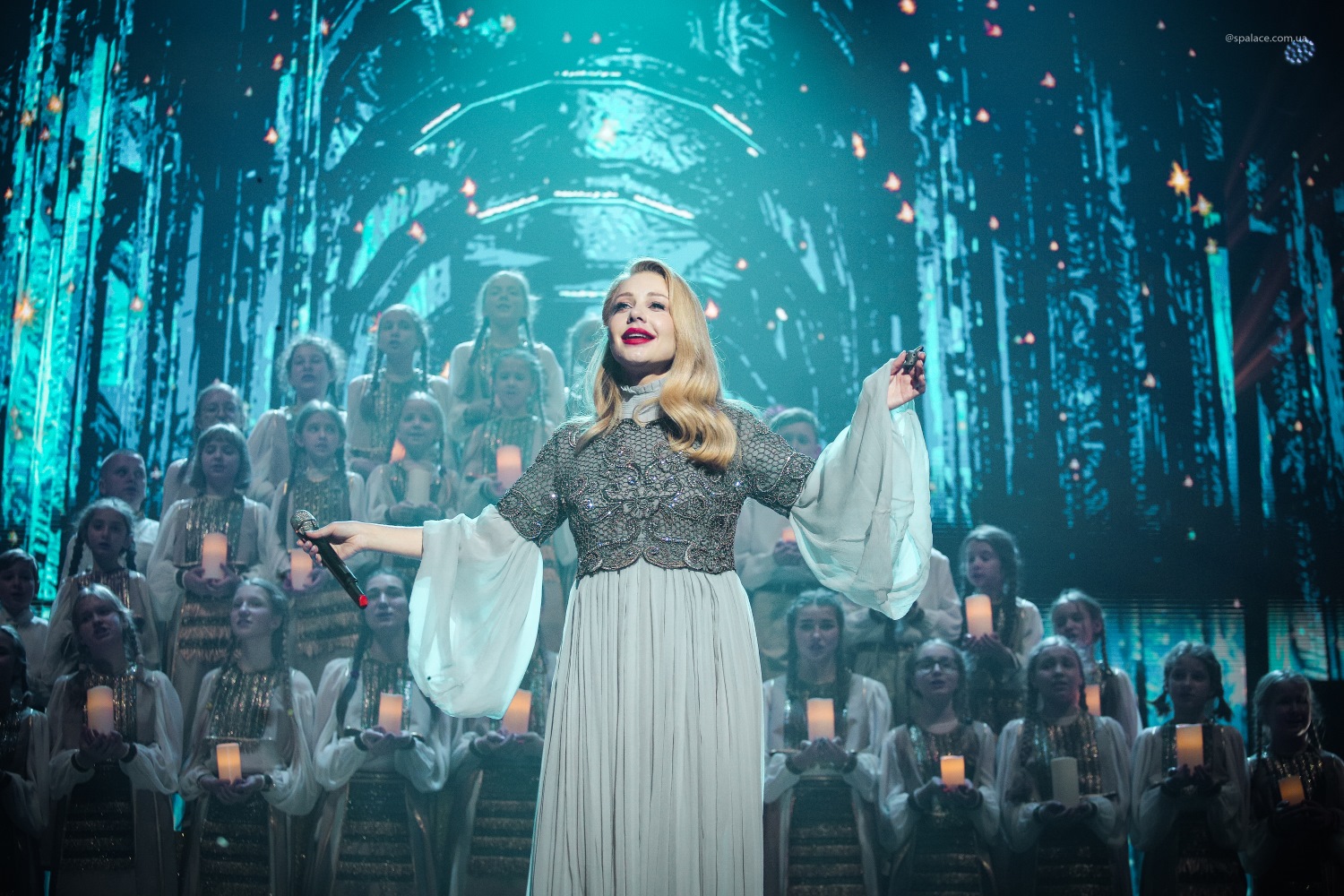 Надя Дорофеева призналась, что муж заставляет ее смотреть "Иронию судьбы" на новый год