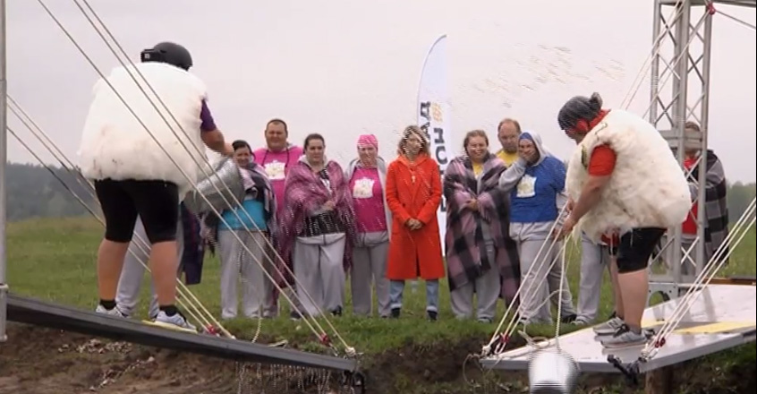 Зважені та щасливі 9 сезон: женские бои в грязи