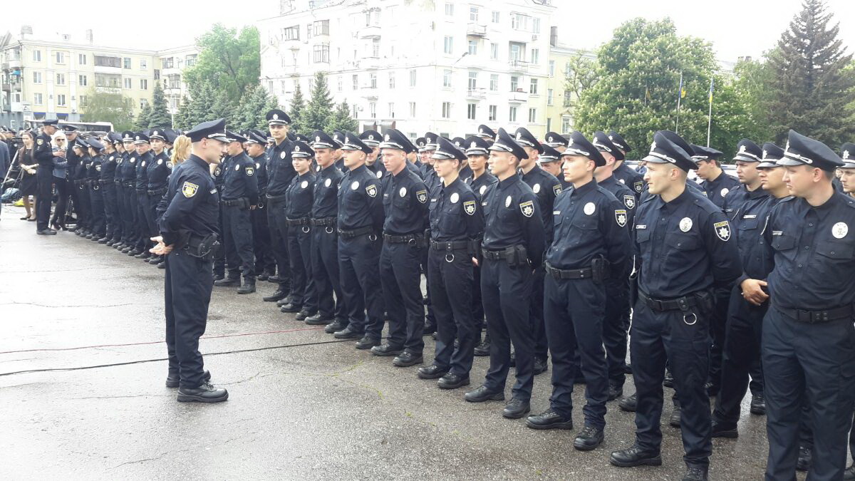 Порошенко: открытие патрульной полиции на Донбассе имеет принципиальное государственное значение