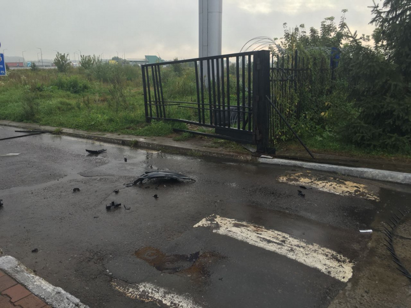 В Україну з Польші намагався прорватися автомобіль, позбивавши шлагбауми