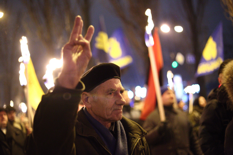 У Києві націоналісти провели смолоскипну ходу на честь Бандери (фоторепортаж)