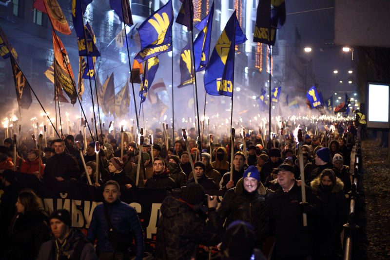 У Києві націоналісти провели смолоскипну ходу на честь Бандери (фоторепортаж)