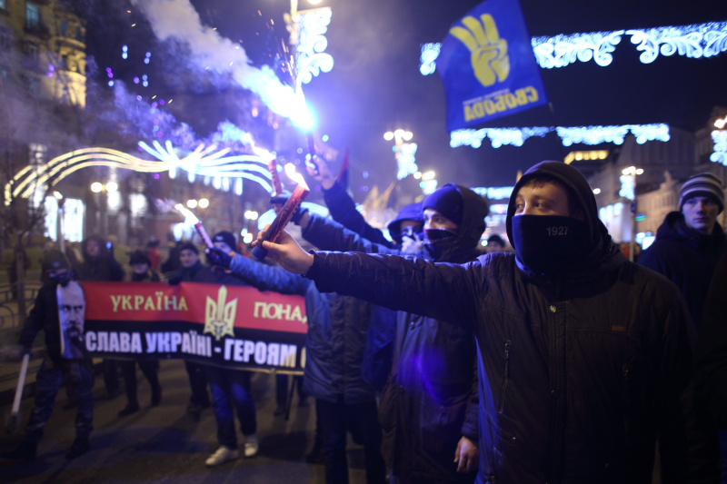 У Києві націоналісти провели смолоскипну ходу на честь Бандери (фоторепортаж)