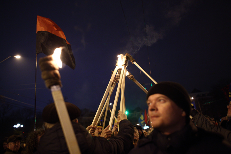 У Києві націоналісти провели смолоскипну ходу на честь Бандери (фоторепортаж)