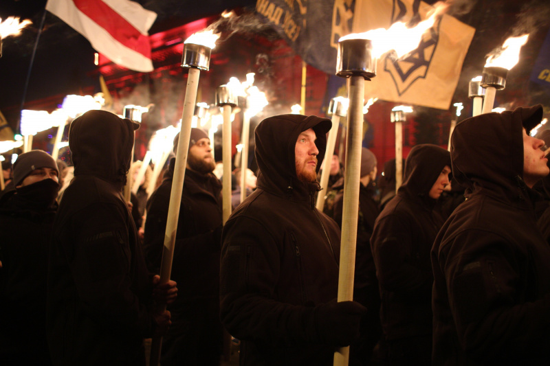 У Києві націоналісти провели смолоскипну ходу на честь Бандери (фоторепортаж)