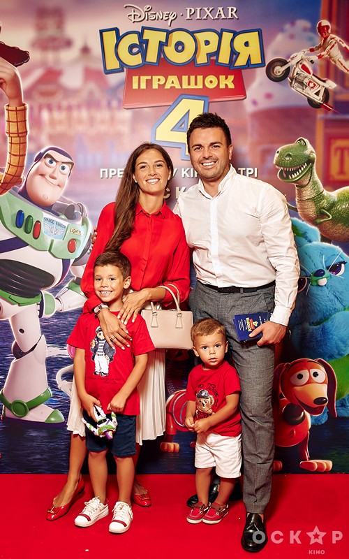 Телеведучий Григорій Решетник з сім'єю