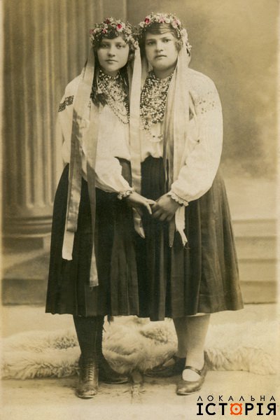 Подивіться унікальні фото весіль із сімейних альбомів українців: яскраво і колоритно