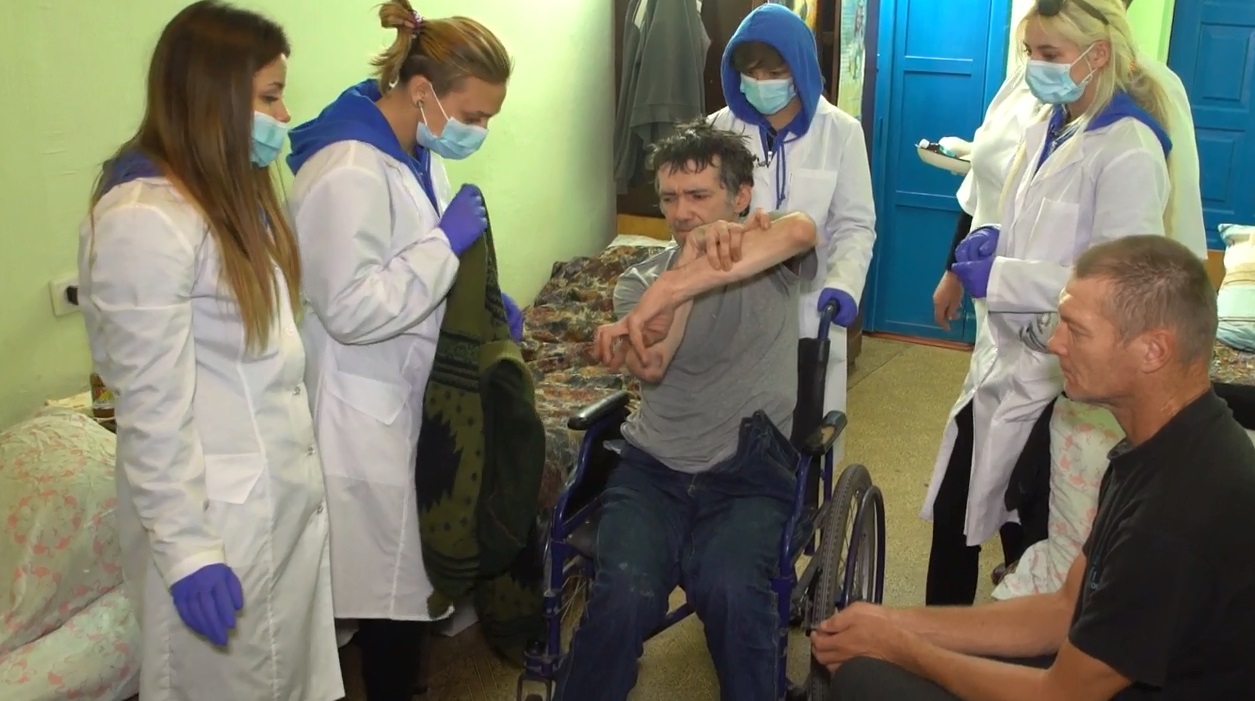 Від пацанки до панянки 4: участниц отправили в приют для бездомных