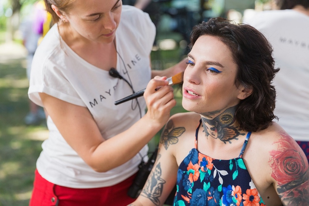 Гидрофильное масло и детский крем: что в косметичках у украинских моделей