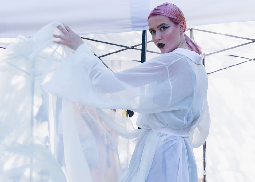 Гидрофильное масло и детский крем: что в косметичках у украинских моделей