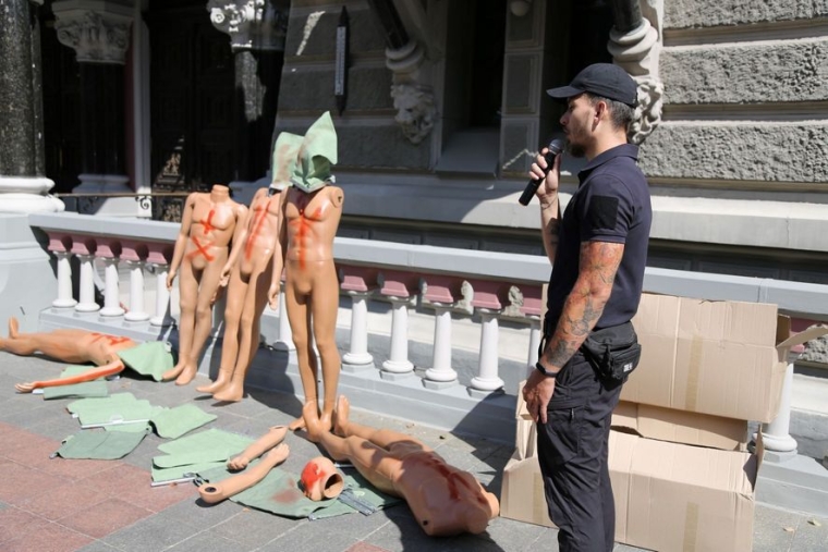 У Києві активісти закликали НБУ позбавити ліцензії платіжну систему Globalmoney