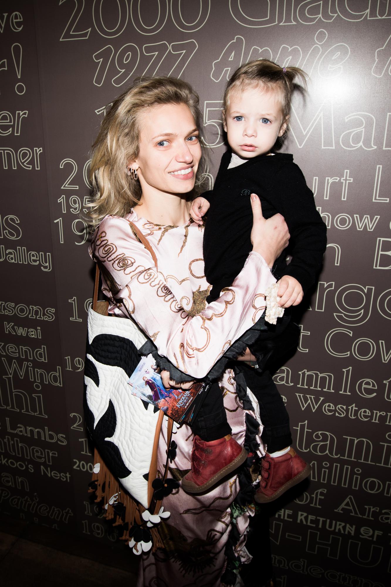 Санта Дімопулос, Анатоліч, Мирослава Ульяніна на прем'єрі мультфільму "Крижане серце 2" в Києві