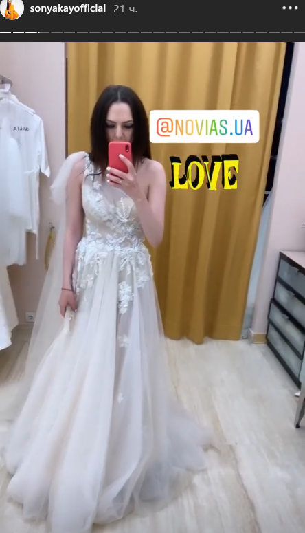 Не можу вибрати: племінниця Софії Ротару покрасувалася у весільних вбраннях