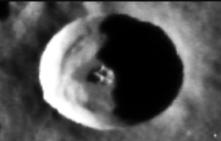 На Меркурии обнаружен "корабль НЛО": фото удивили всех