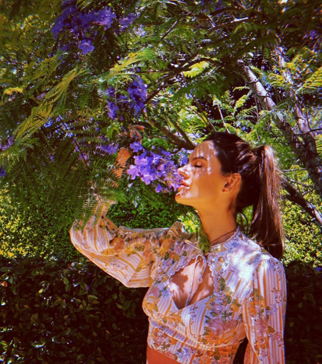 Просто вау! Алессандра Амбросио покорила безупречной фигурой в роскошном летнем наряде