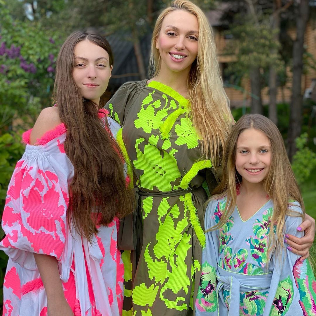 Учила ее целоваться: Оля Полякова призналась, когда хочет выдать дочку замуж