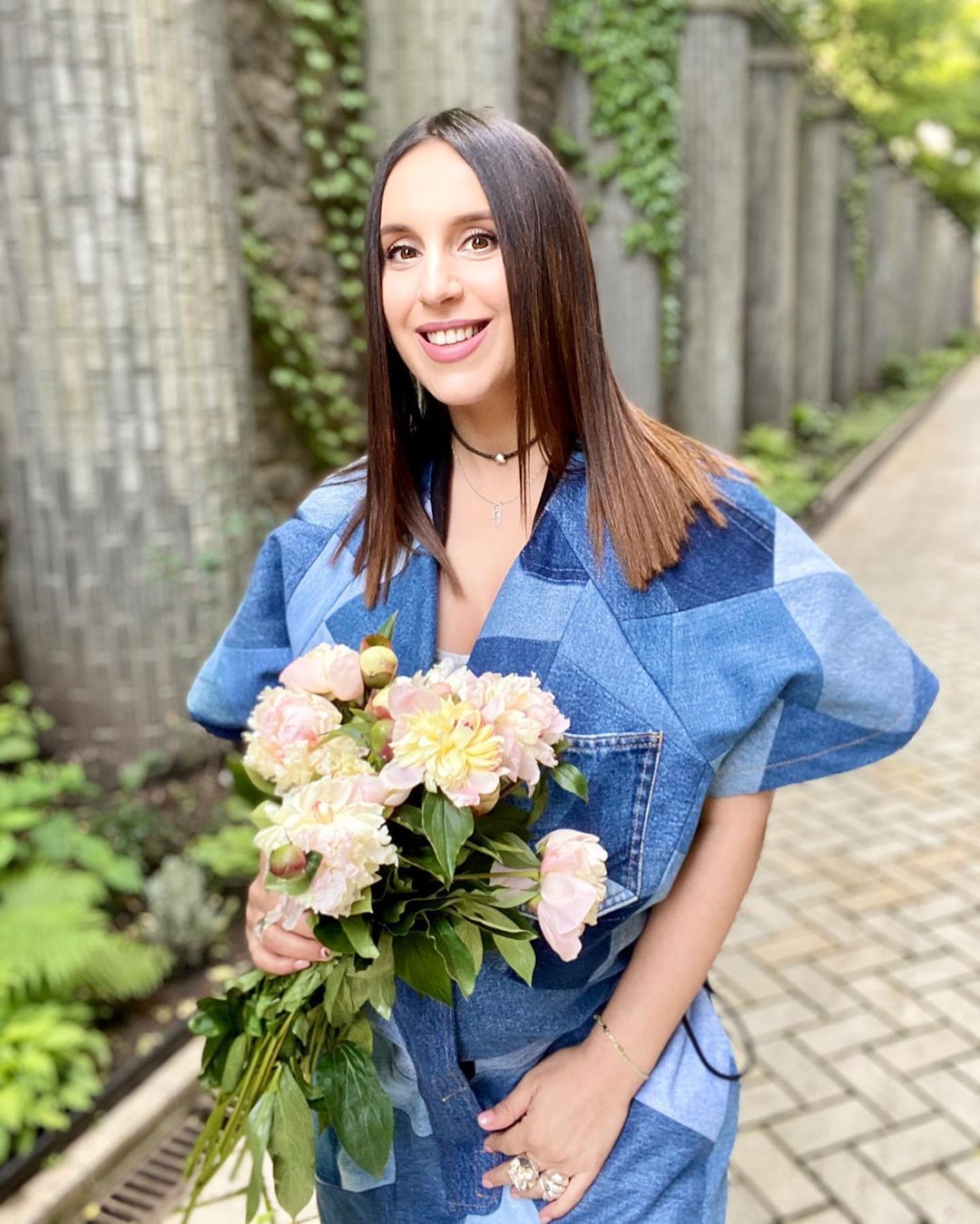 Комбез мрії: Джамала похвалилася яскравим вбранням для вагітних, зшитим зі старих джинсів