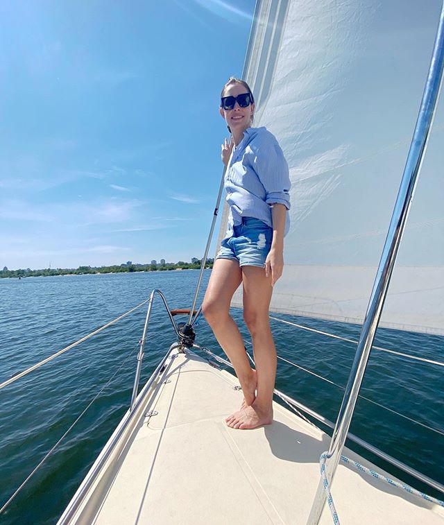 Горбунов освоїв несподівану професію і влаштував Осадчій в мікрошортах романтику на воді