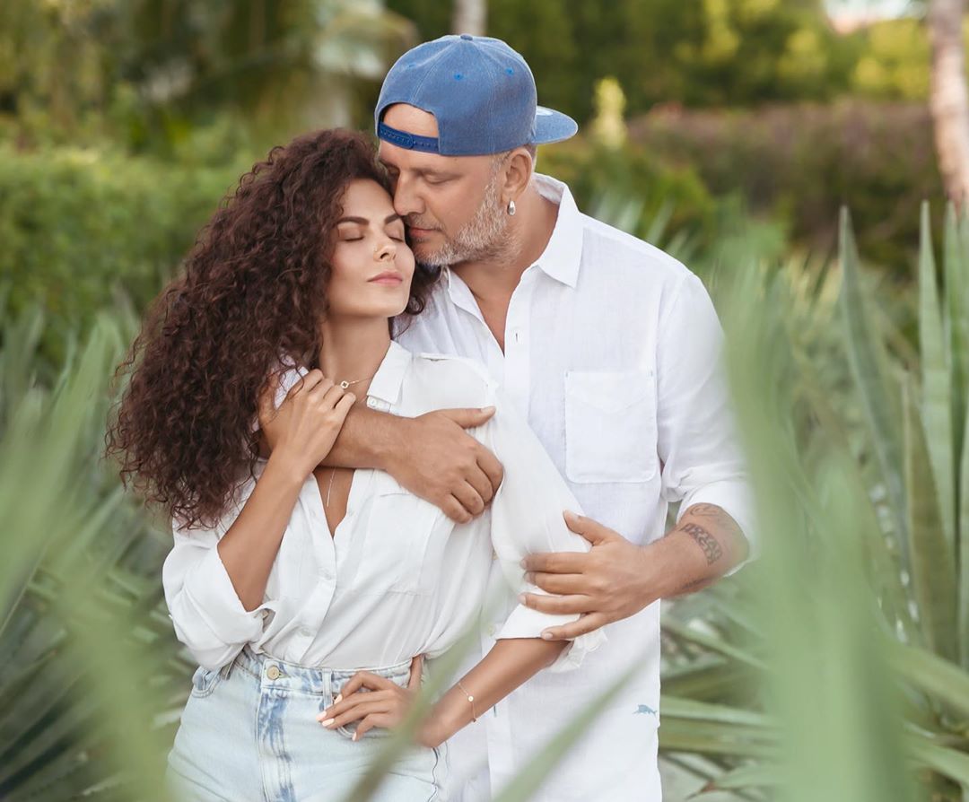 Наша сила — в любви: Настя Каменских очаровала нежным фото в объятиях Потапа