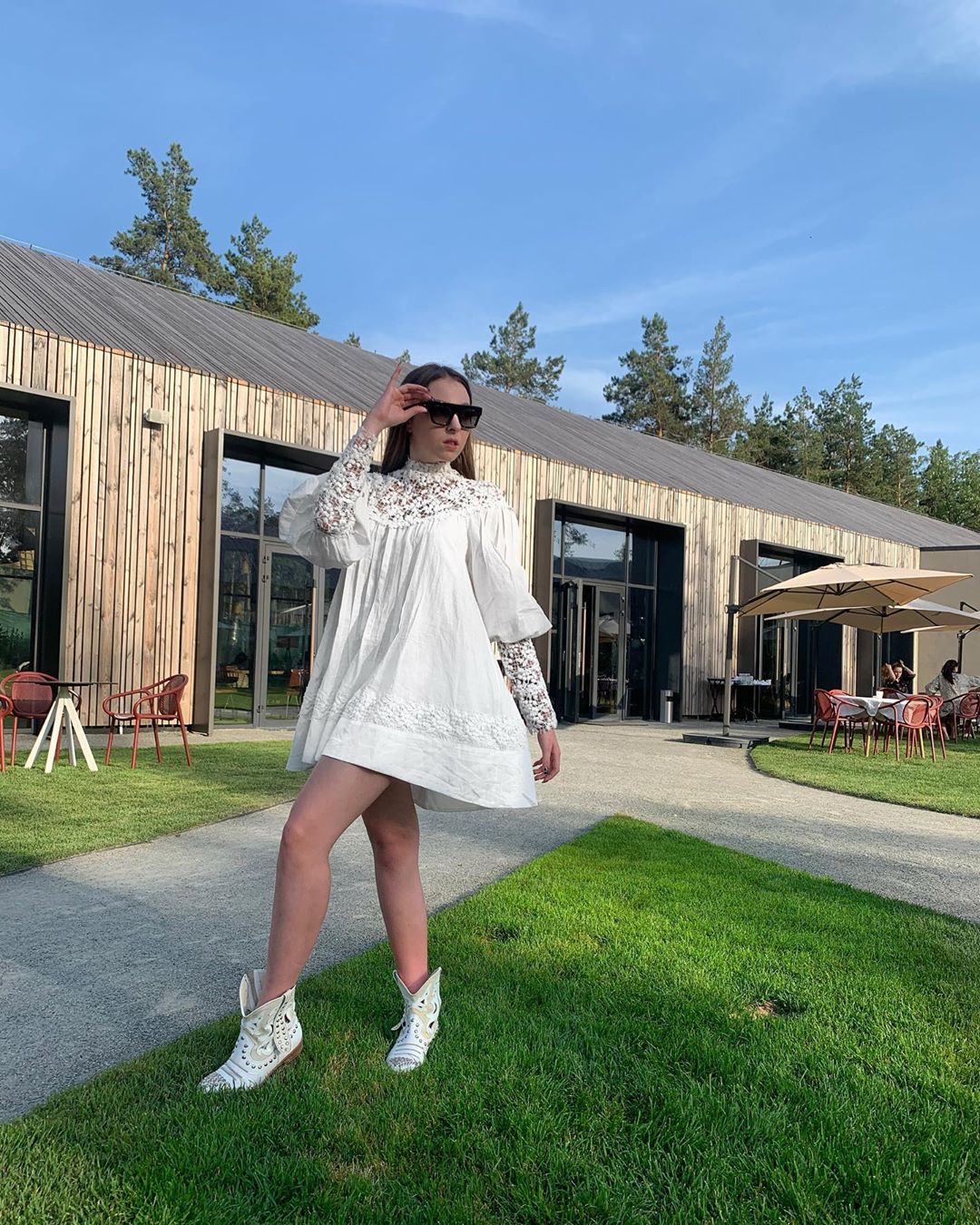 Никогда не забуду: дочь Оли Поляковой в белом наряде показала, как отпраздновала выпускной