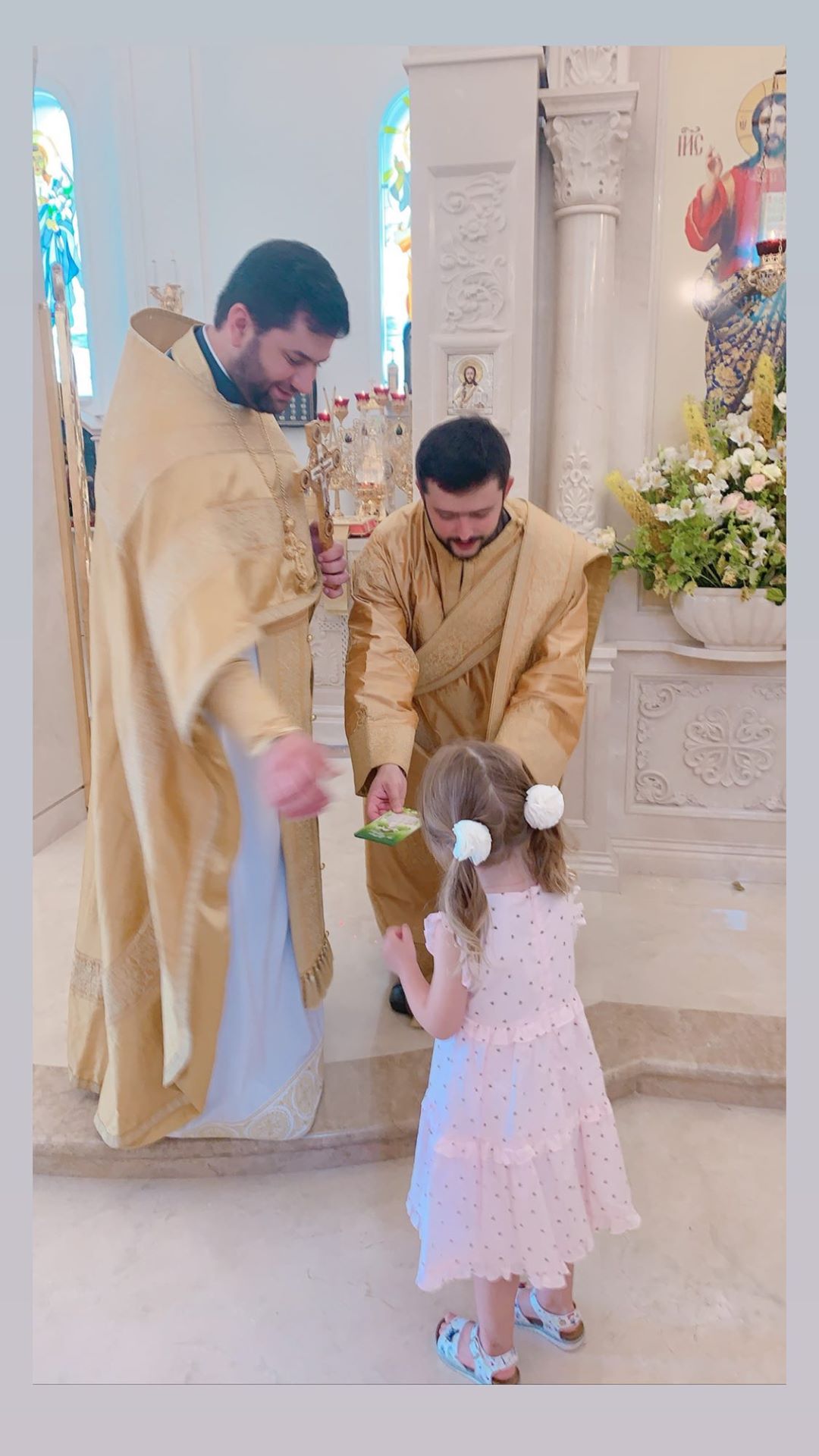 Будто картина: нежная Фреймут в романтичном наряде показала редкие фото дочки-именинницы