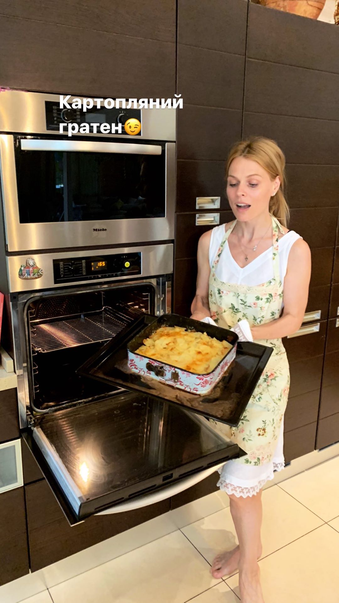 Будто картина: нежная Фреймут в романтичном наряде показала редкие фото дочки-именинницы