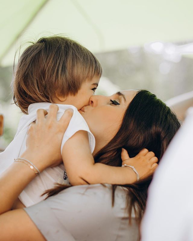 Абсолютна любов: Джамала зачарувала милим сімейним фотосетом виписки з пологового будинку