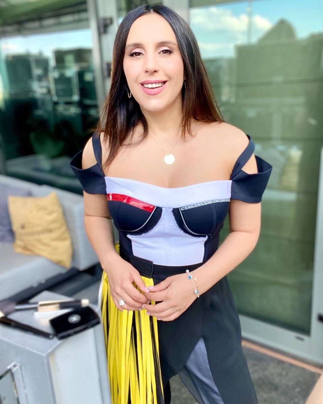 Вже повернулася до роботи: Джамала вразила підтягнутою фігурою після пологів