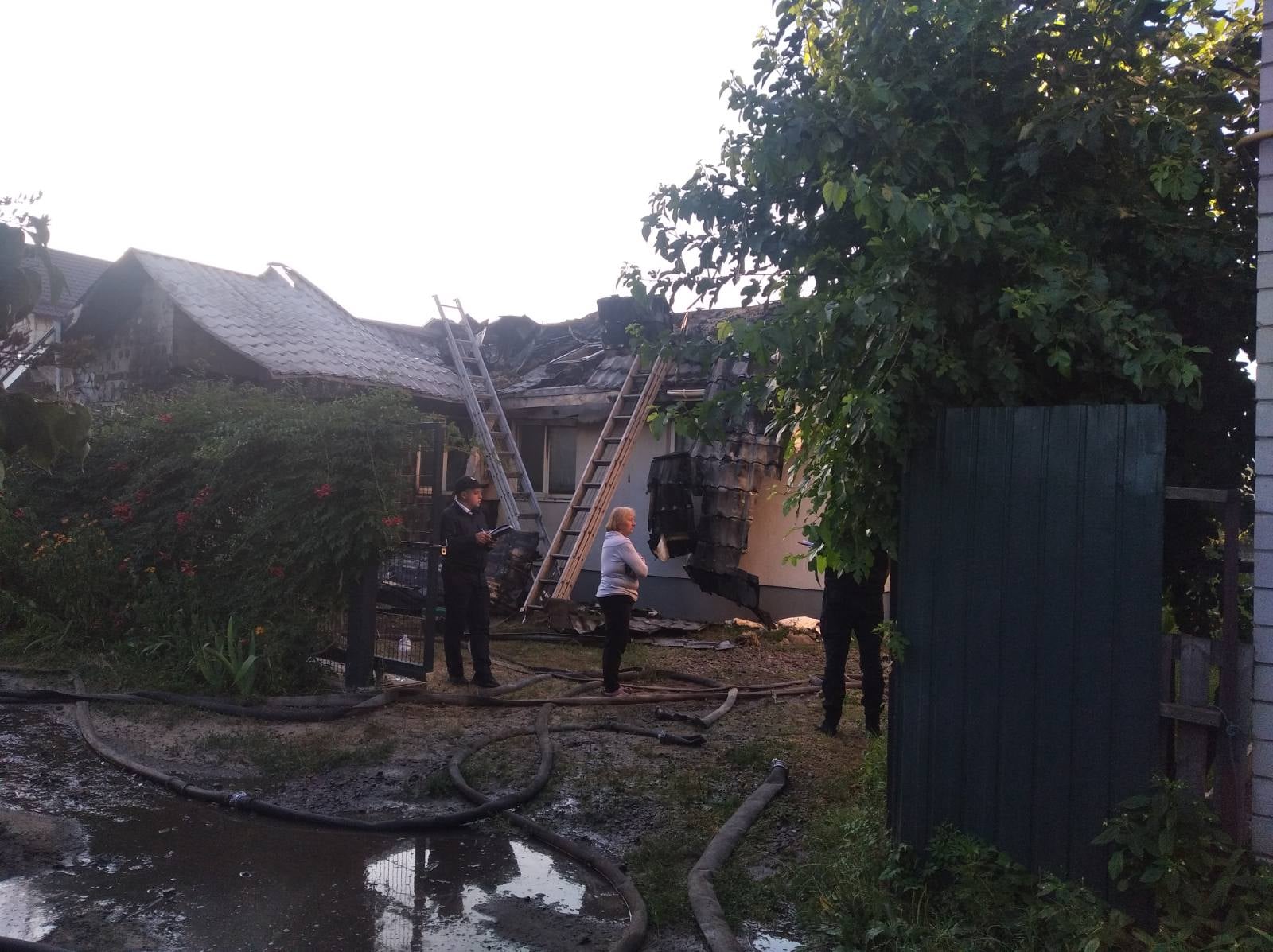 В Киеве подожгли дом антикоррупционеру: вспыхнул, как спичка