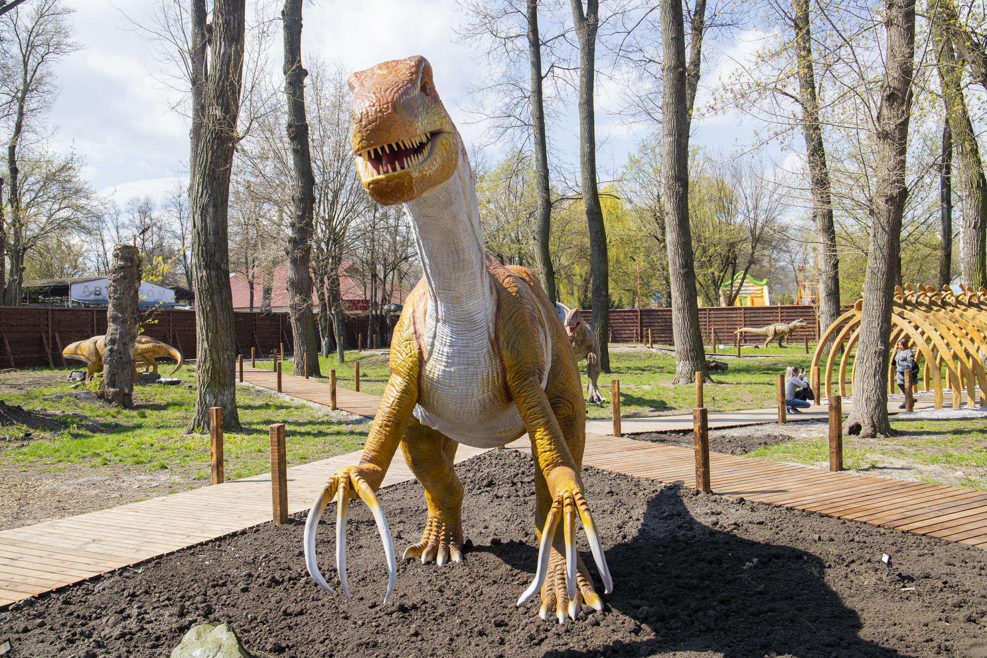 В Киеве появится самый большой парк с динозаврами в Украине: названа дата открытия