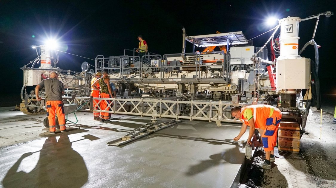 В рамках "Большой стройки" ремонтируют трассу Кропивницкий - Николаев, работы идут круглосуточно