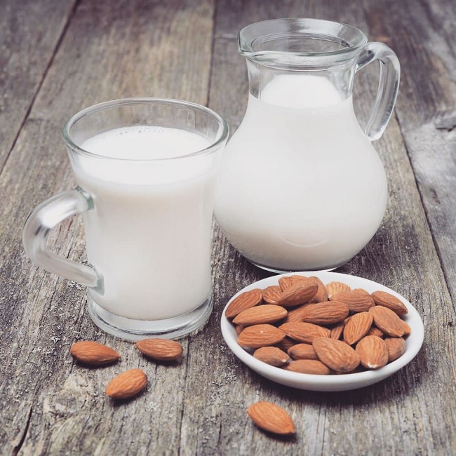 Унікальний рецепт смачного і корисного горіхового молока від Аніти Луценко